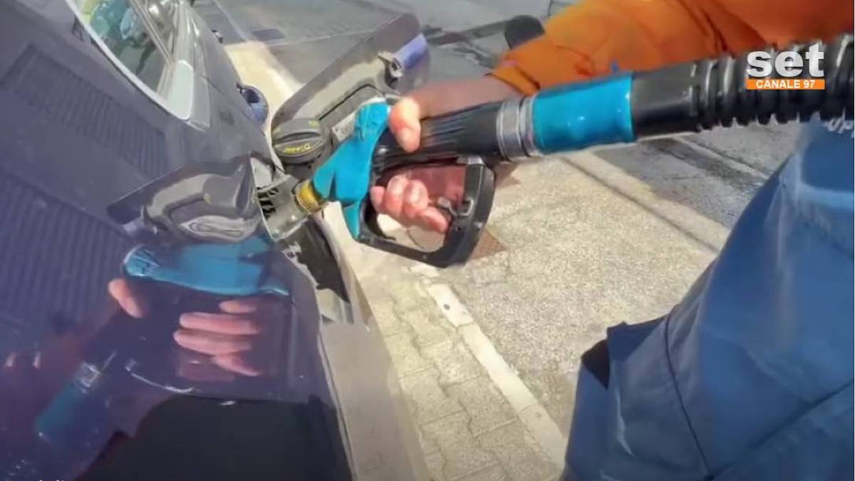 Pasqua e Pasquetta condizionate dal caro benzina, l'aumento ha inciso anche sui generi alimentari