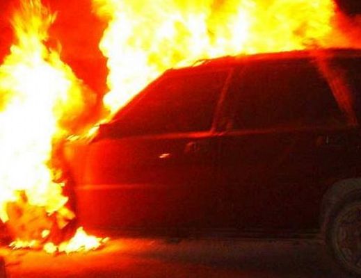 07052014 auto a fuoco