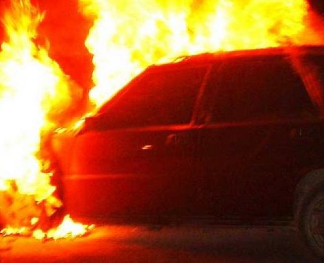 07052014 auto a fuoco