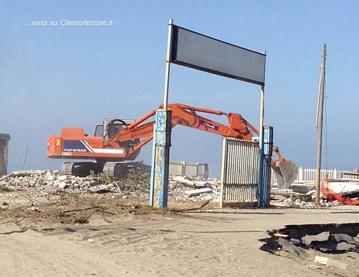 07072014 demolizione lido capaccio