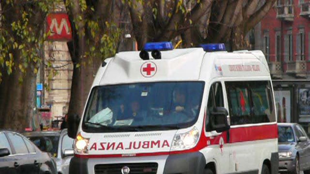 07082016 ambulanza al centro