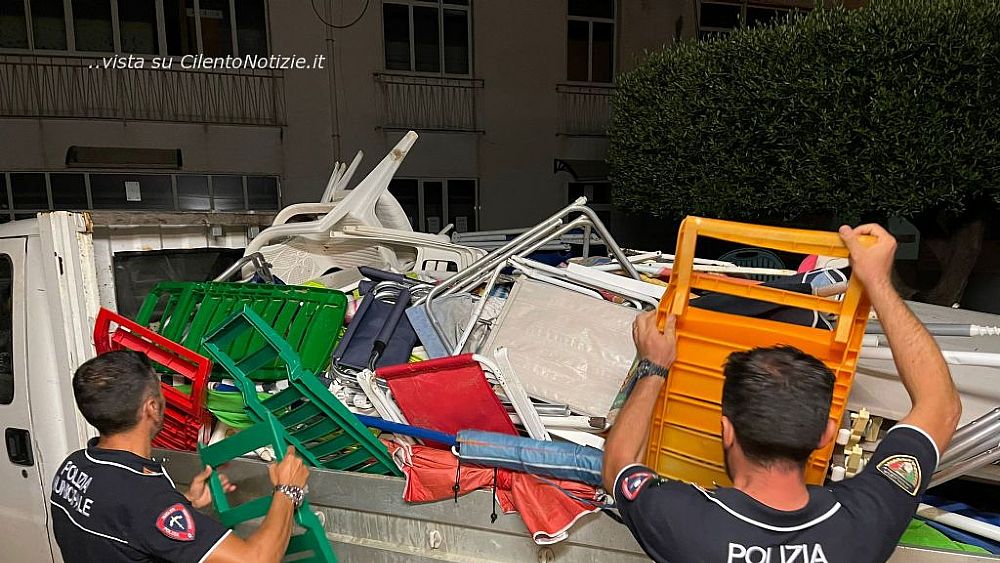 07082021 sequestro ombrelloni castellabate 07082021 sequestro ombrelloni castellabate