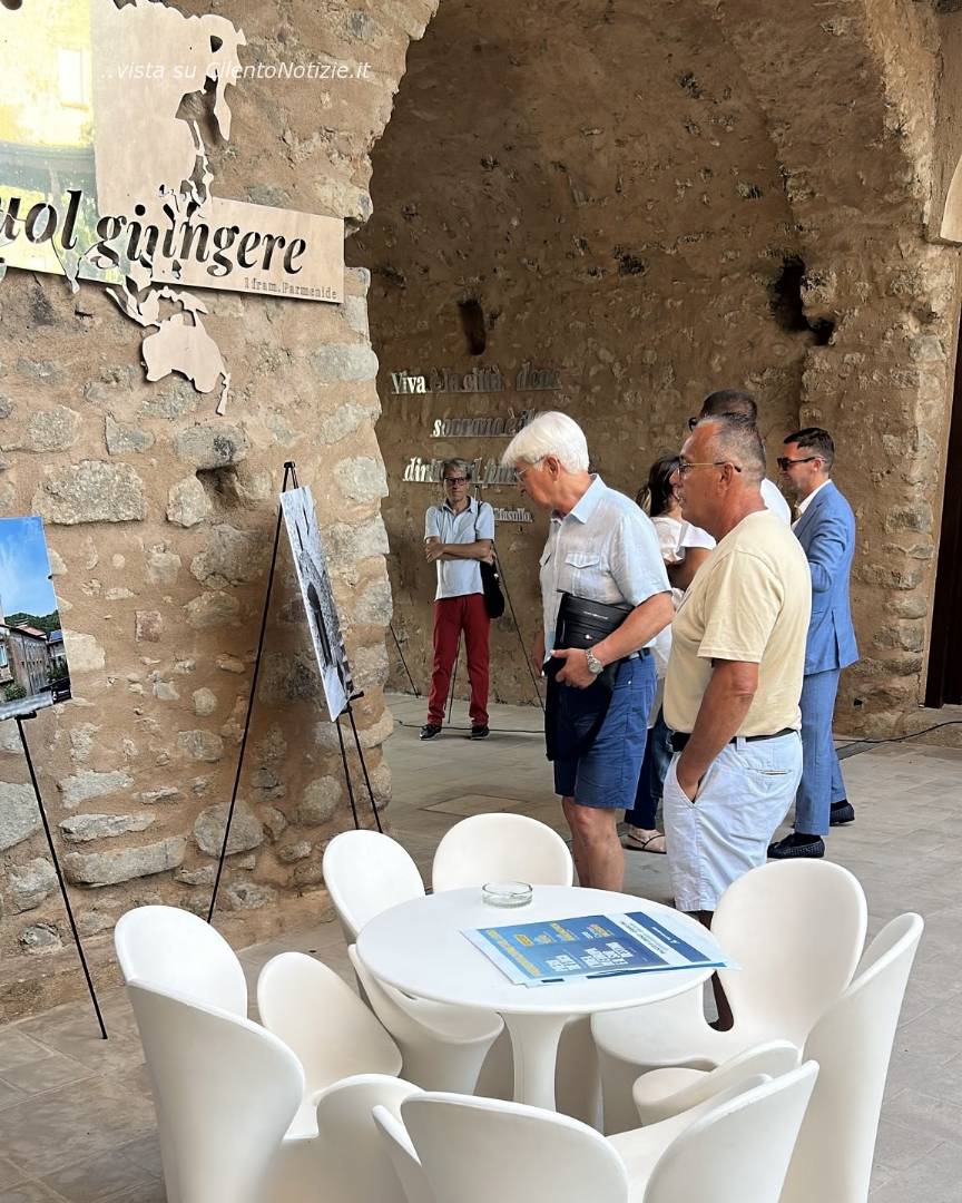 ingresso mostra foto