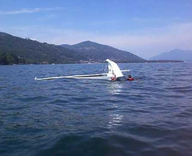 07092015 barca a vela scuffiata