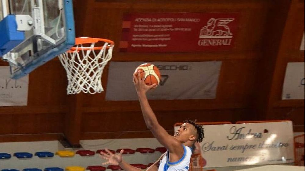 07102019 Ouandie va a canestro