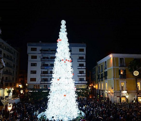 07122019 maxi albero salerno