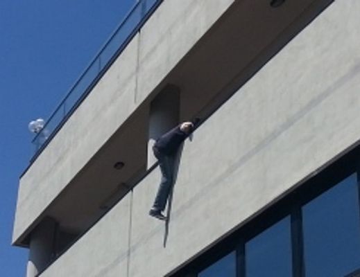 08022014 tentativo suicidio