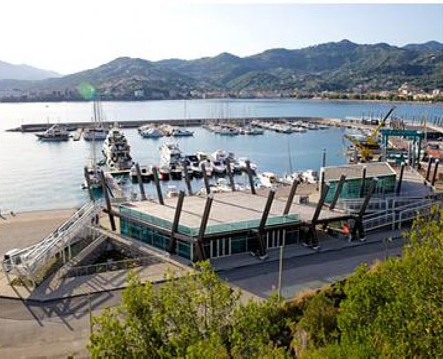 08042015 porto di sapri