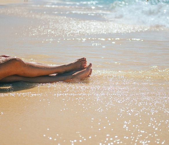 08052017 gambe in spiaggia