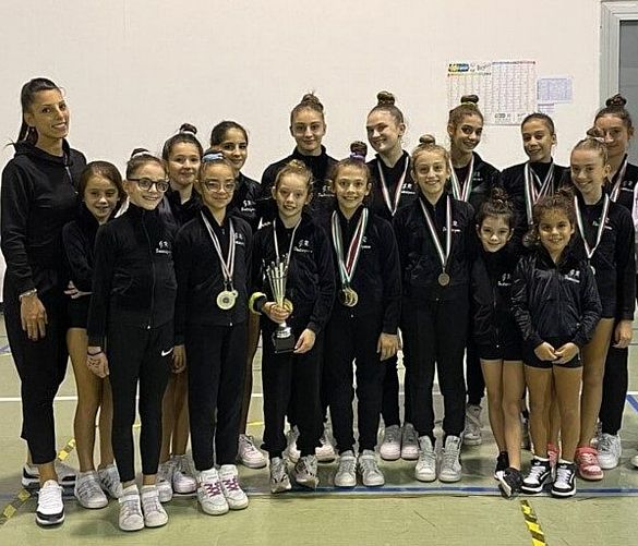 08052024 le atlete della gr pontecagnano con le tecniche