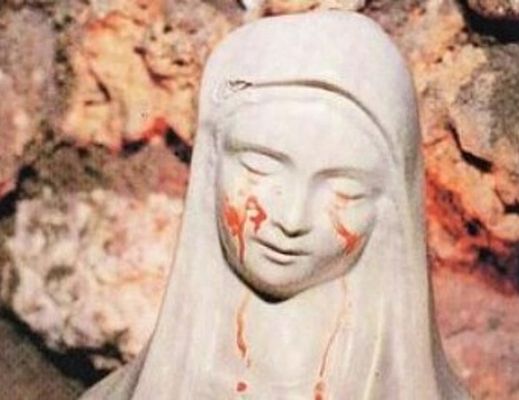 08102013 madonnina di lourdes con sangue