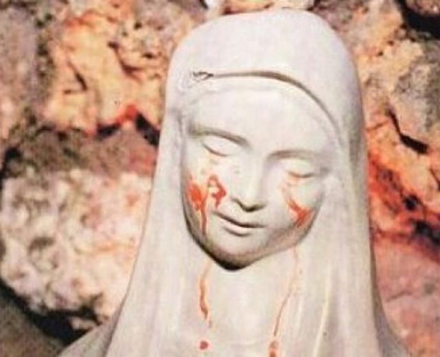 08102013 madonnina di lourdes con sangue