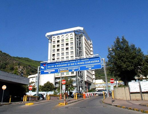 08102015 ospedale ruggi salerno