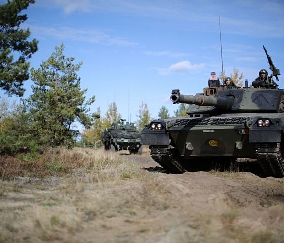 08102019 carro armato ariete in movimento