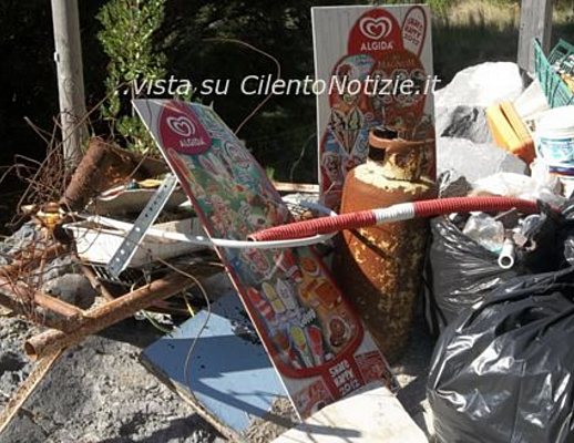 08112012 rifiuti cala del cefalo