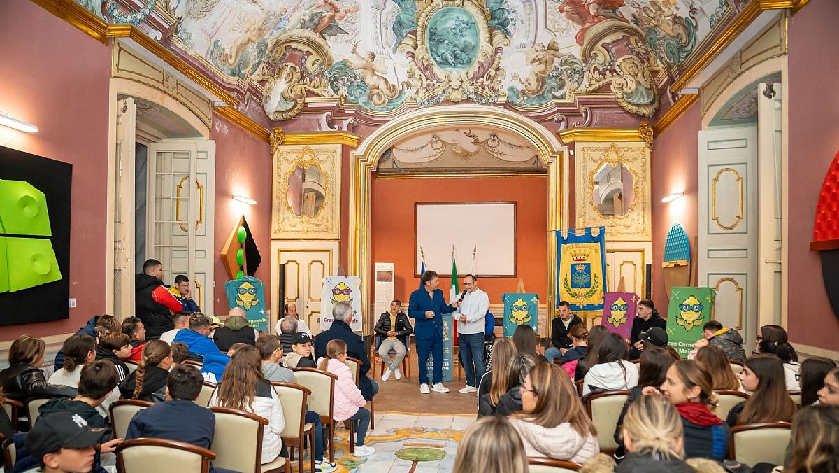 08112025 gran carnevale maiori 2026   presentazione bozzetti carri allegorici 03