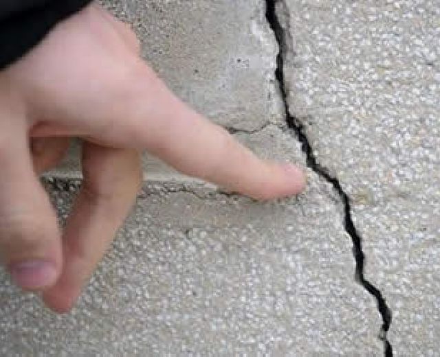 09012014 scuole crepe muri