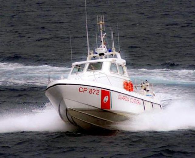 09022015 motovedetta guardia costiera