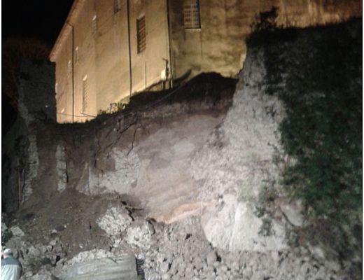 09032015 crollo muro