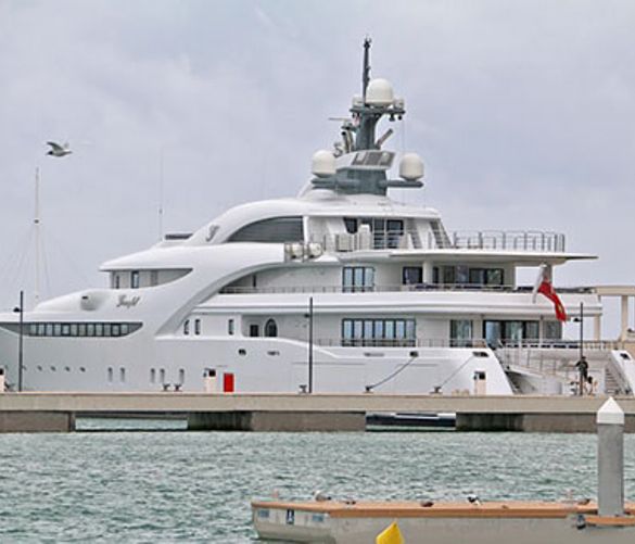 09032017 Graceful yacht