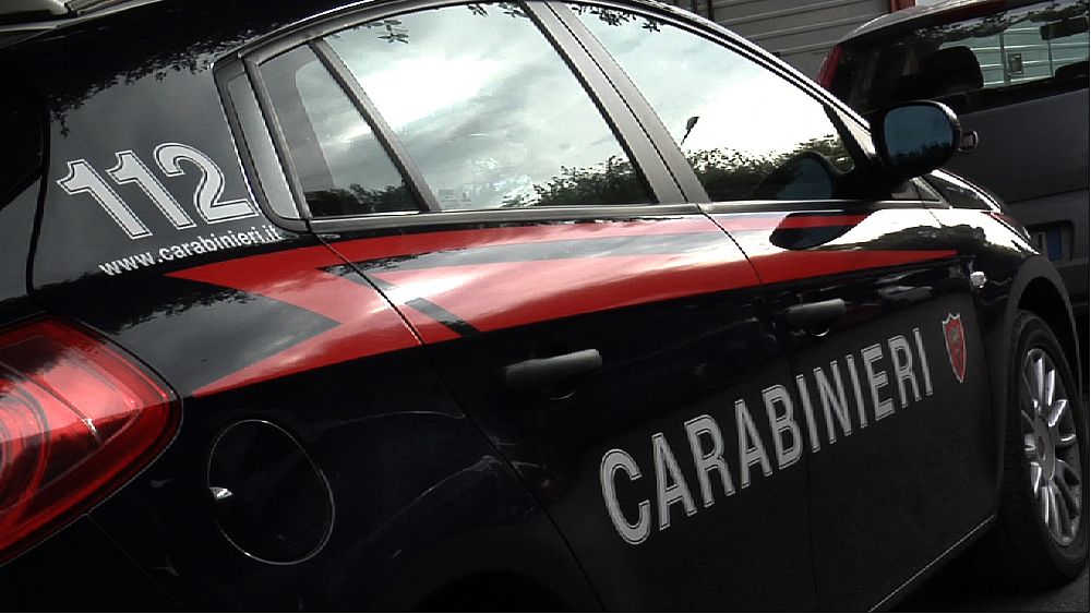 09062016 carabinieri auto