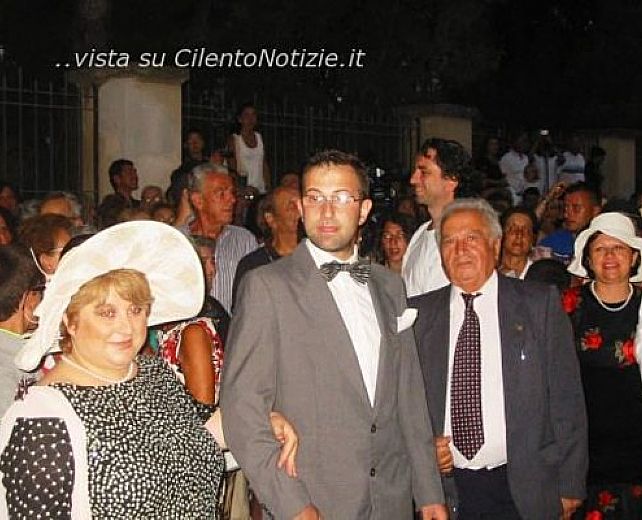 09072014 Zita lo sposo con la mamma 01