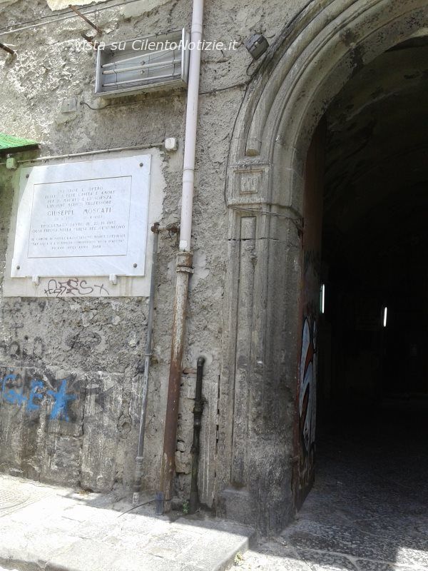 il portone della casa di san giuseppe moscati
