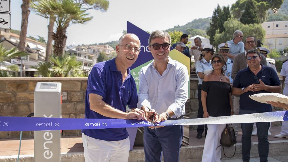 09082018 Castellabate taglio del nastro colonnina auto elettriche Starace Spinelli