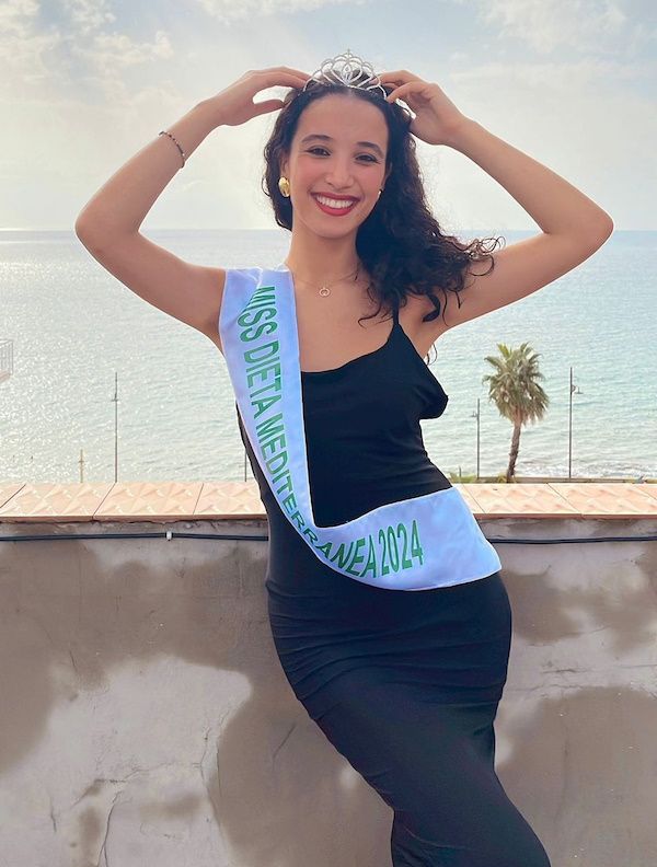 foto intera di naima