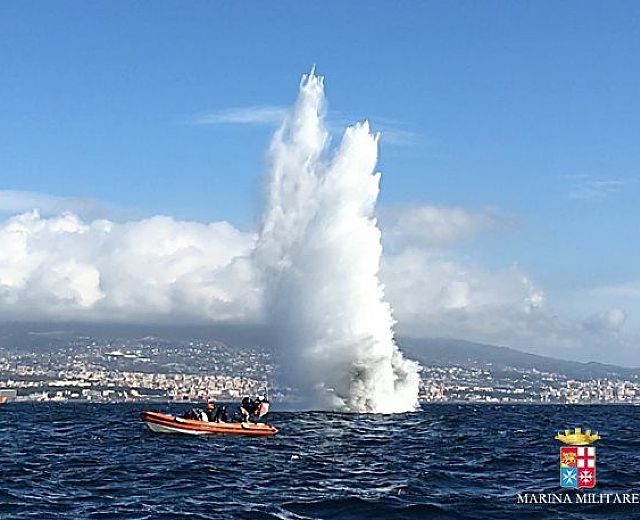 10012016 bomba fatta brillare in mare