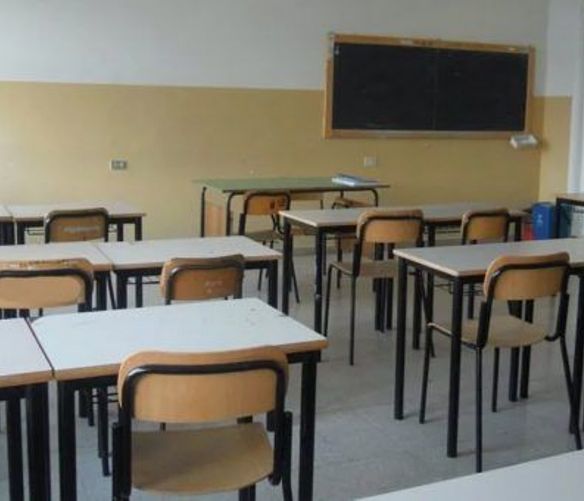 10012022 scuola banchi