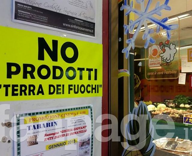 10022015 scritta a sanremo terra fuochi