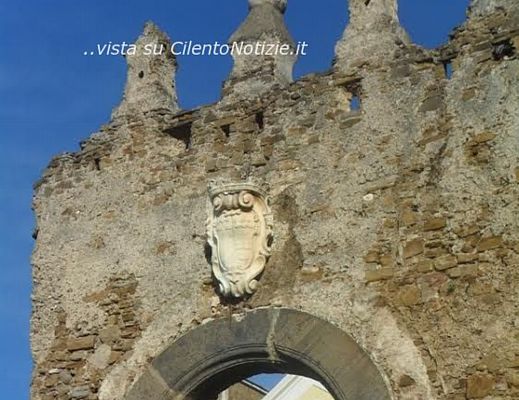 10042014 restauro porta di agropoli