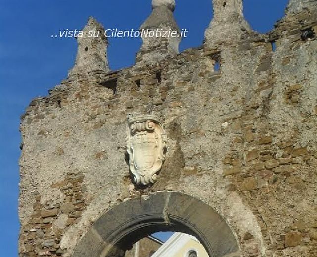 10042014 restauro porta di agropoli