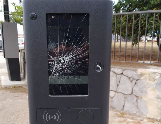 10062018 colonnina rotta camerota