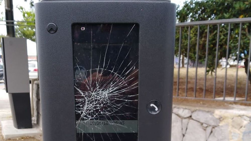 10062018 colonnina rotta camerota 10062018 colonnina rotta camerota