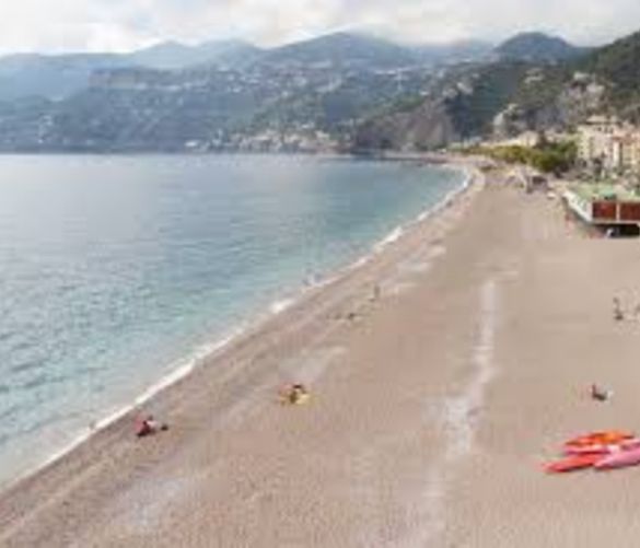 10062020 spiaggia libera salerno