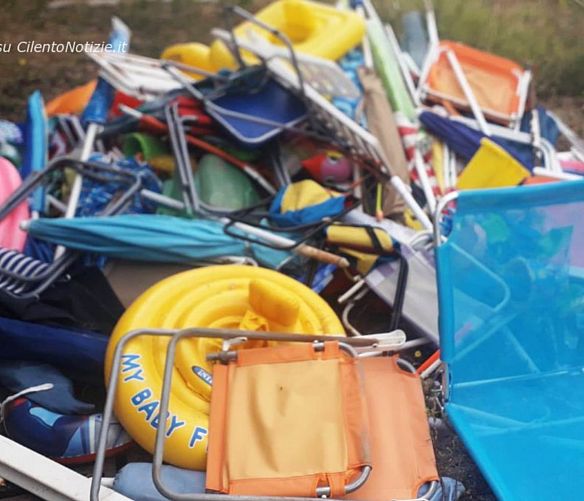 10072019 ombrelloni sequestro
