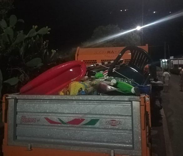 10082018 sequestro ombrelloni camerota04