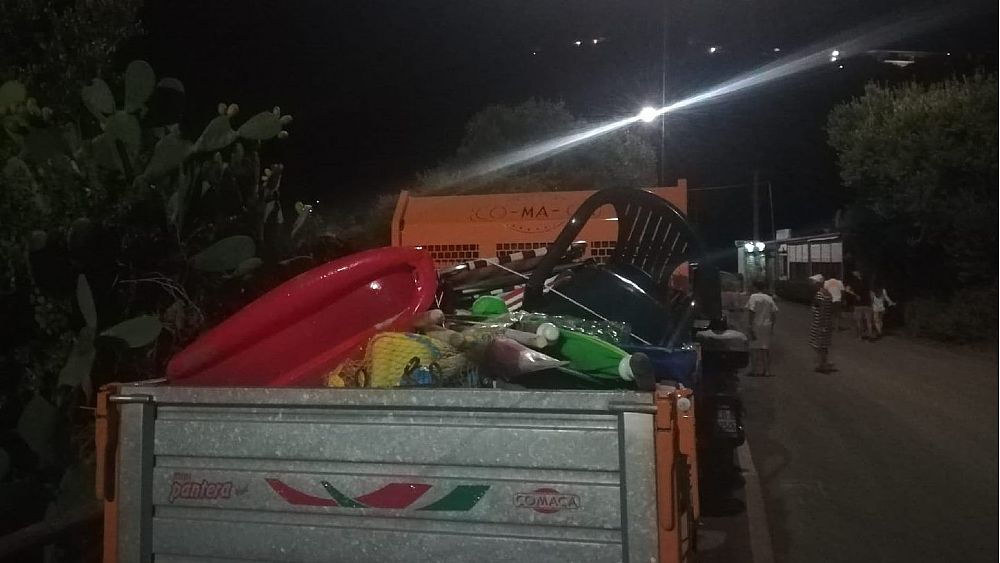 10082018 sequestro ombrelloni camerota04 10082018 sequestro ombrelloni camerota04