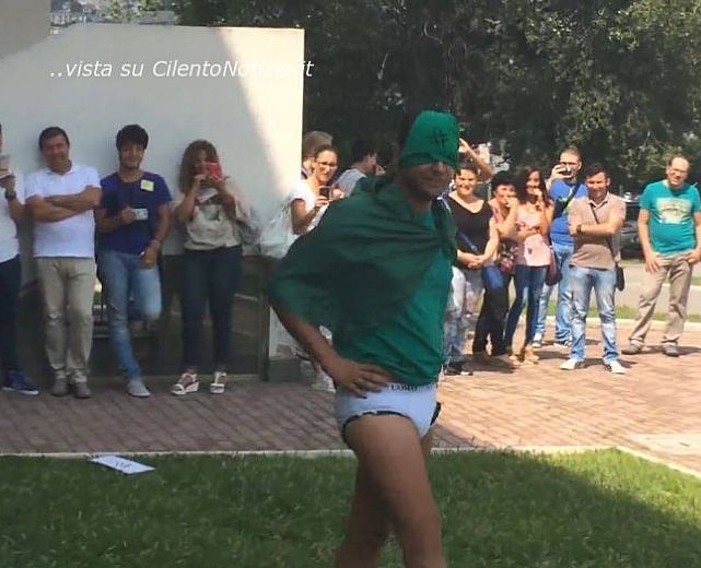 10092014 supereroe in mutande unisa