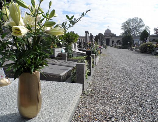 10122015 cimitero tombe