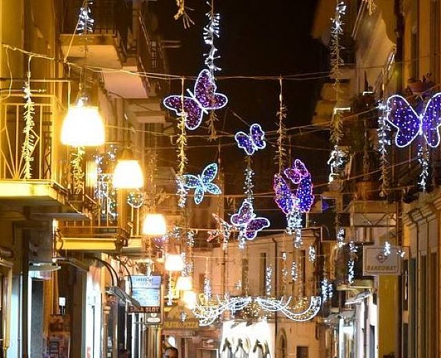 10122015 luminarie castellabate