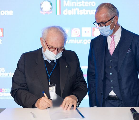 Emilio-La-Greca-Romano foto - 10122021 firma mi   confindustria moda