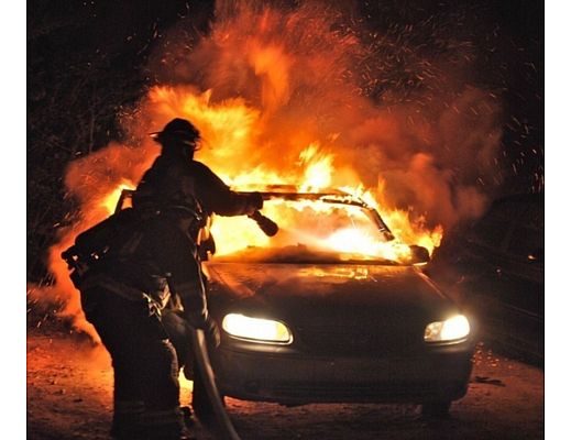 11022015 auto incendiata