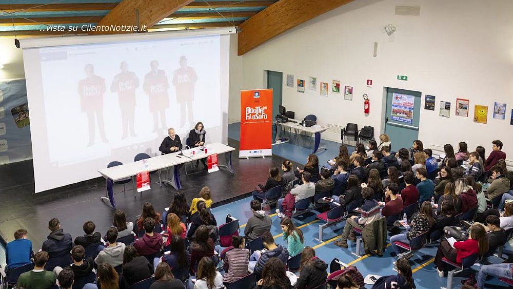 11022022 adotta un filosofo