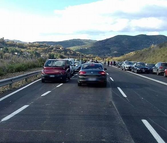 11032018 auto ferme cilentana