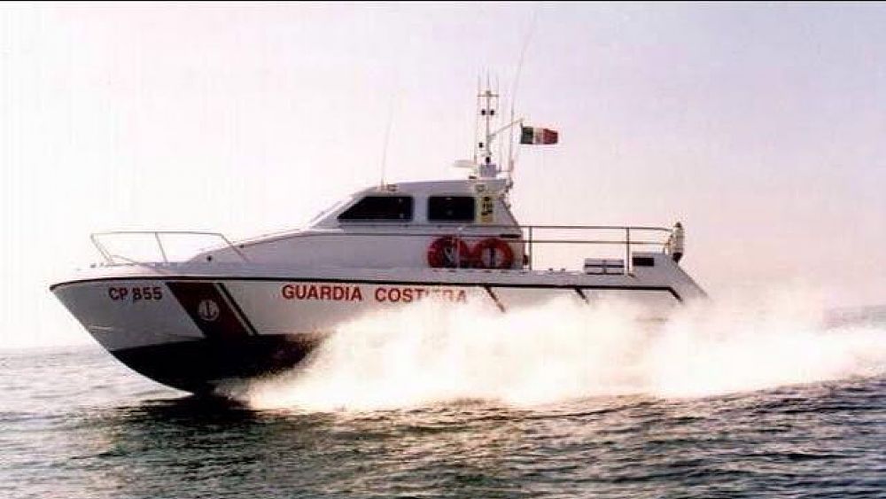 11052016 guardia costiera motoscafo