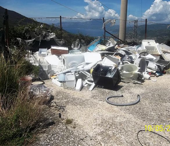 11052017 rifiuti abbandonati