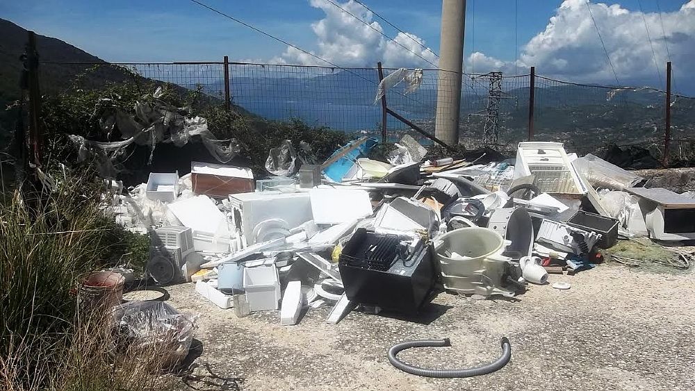 11052017 rifiuti abbandonati